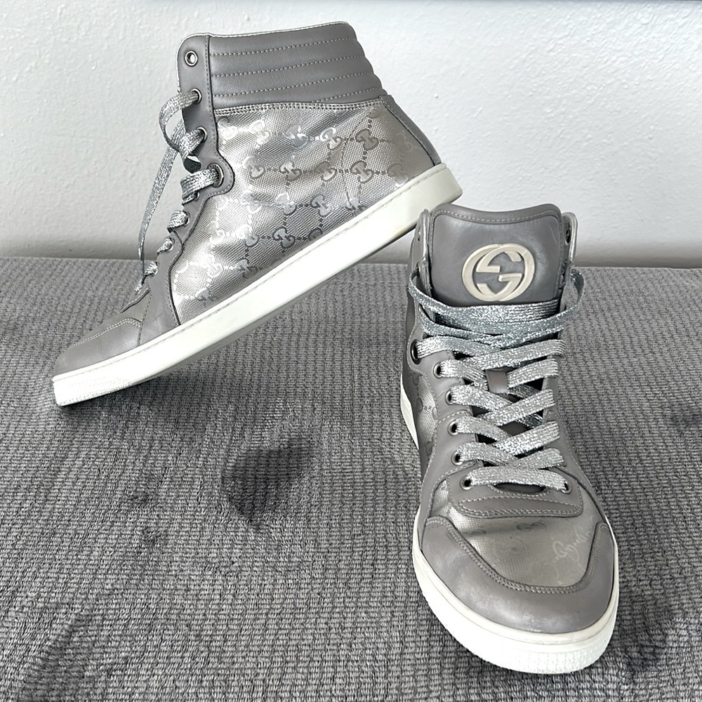 Classics! Men’s silver metallic high top Gucci sneakers